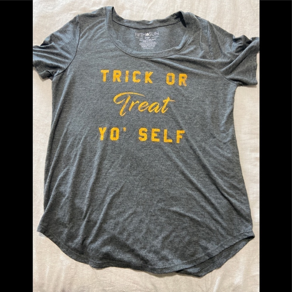 Fifth Sun Women L Tshirt Trick Or Treat Yo'self